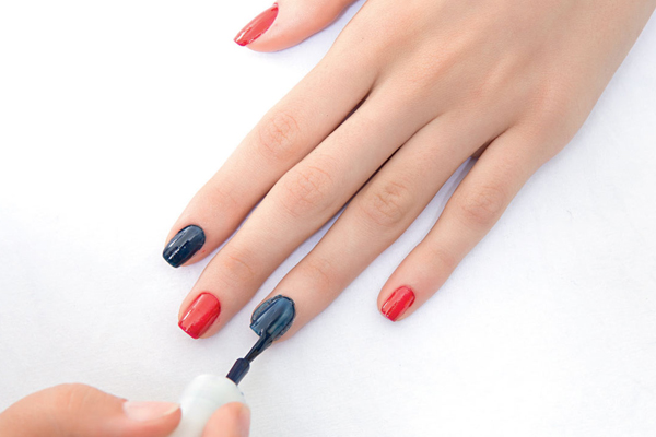 Passo a passo: unhas com bandeira da Inglaterra