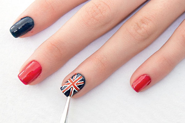 Passo a passo: unhas com bandeira da Inglaterra