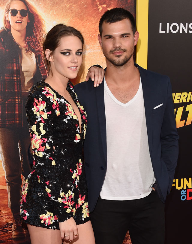 Kristen Stewart reencontra Taylor Lautner na première do filme American Ultra