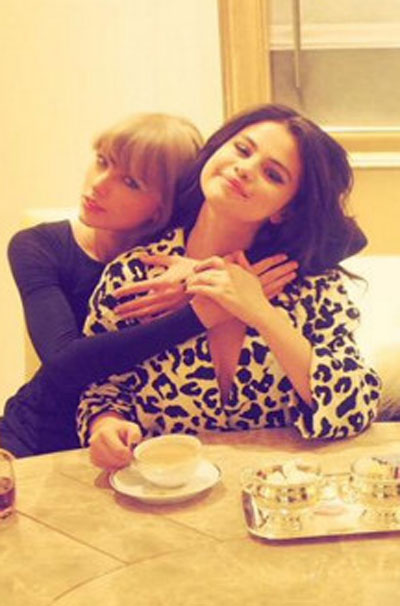 Selena Gomez elogia Taylor Swift: "ela é a melhor!"