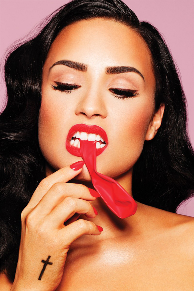 Demi Lovato abre o coração na revista Complex: "Não tenho amigos que puxam meu saco"