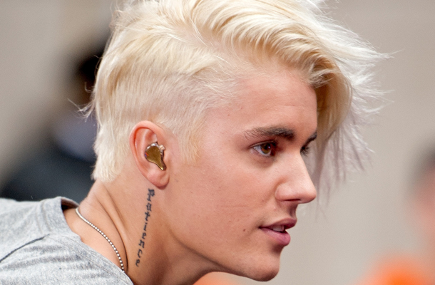 Justin Bieber muda de visual e ganhar certificado do Guiness Book