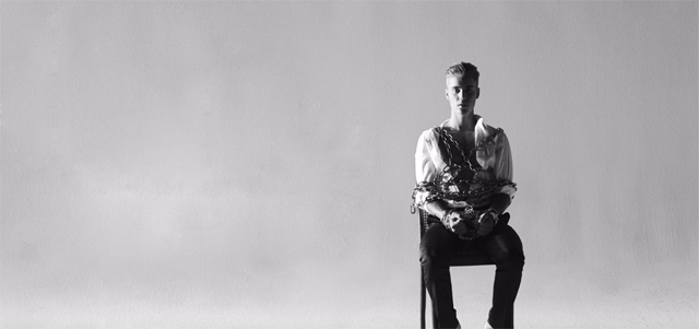 Justin Bieber fala sobre namoro, religião e o futuro profissional na revista "Complex"