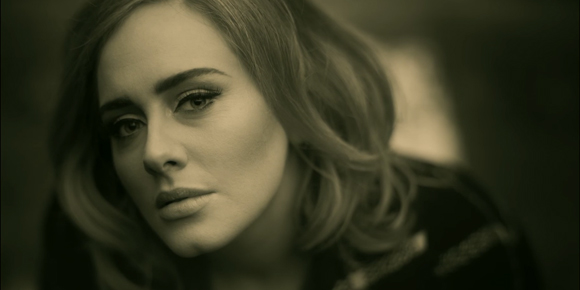 VOLTOU: Adele lança single e clipe de "Hello". Veja o #lacre!