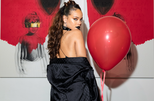 Rihanna divulga nome, capa e data de lançamento do seu próximo disco