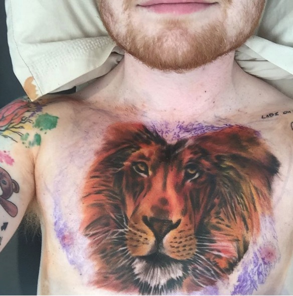 Ed Sheeran explica porque fez aquela tatuagem de leão