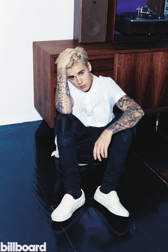 Justin Bieber fala sobre fama, Selena Gomez, relacionamento com a mãe e mais na revista"Billboard"