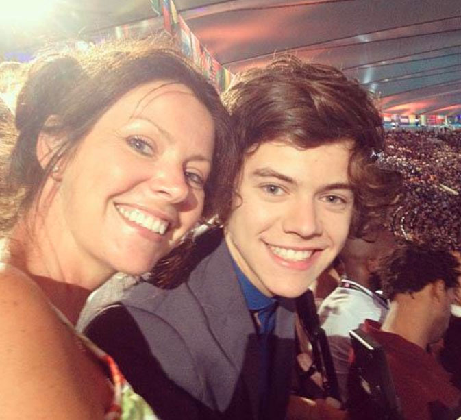 Harry Styles e mãe Anne Cox