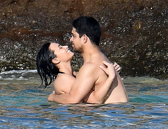 Demi Lovato curte o mar com Wilmer Valderrama