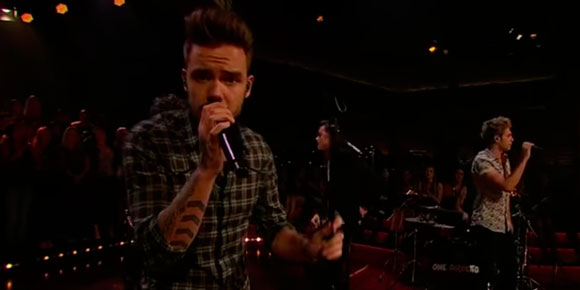 One Direction canta "History" no programa "Late Late Show", assista