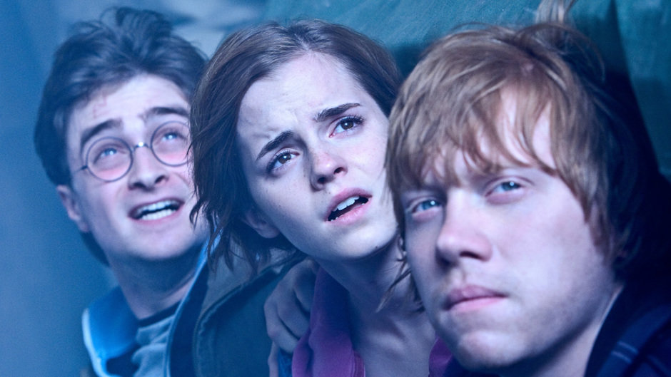 Rupert Grint diz que foi difícil beijar Emma Watson em "Harry Potter"