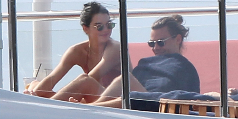 Harry Styles e Kendall Jenner são vistos juntos em iate