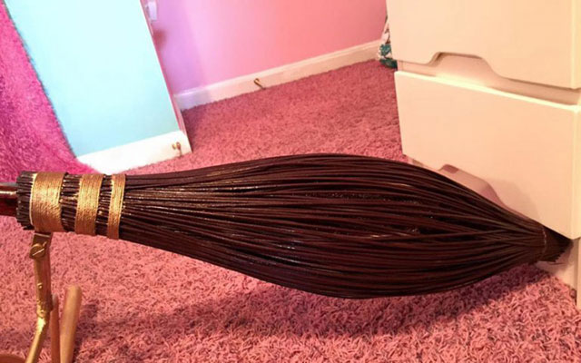 Namorada ganha uma Nimbus 2000, de Harry Potter, de Natal!