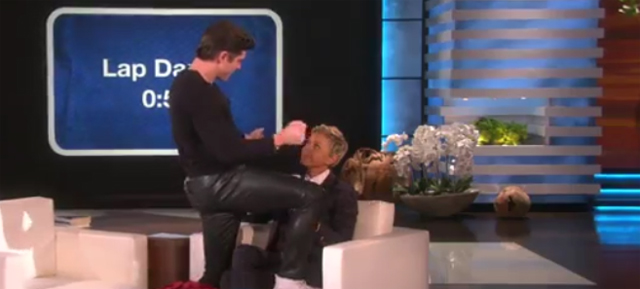 Zac Efron faz lap dance no programa da Ellen DeGeneres
