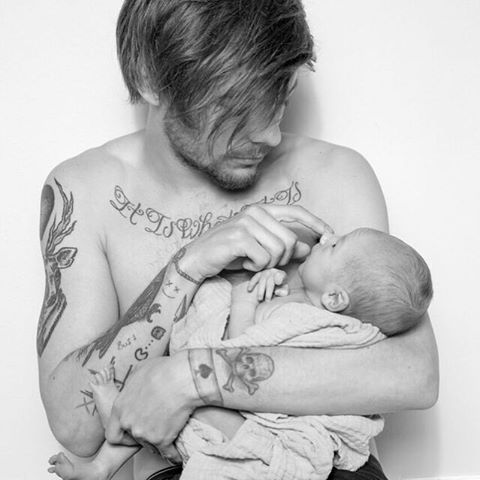 Muito amor: Luis Tomlinson posta foto com o filho Freddie