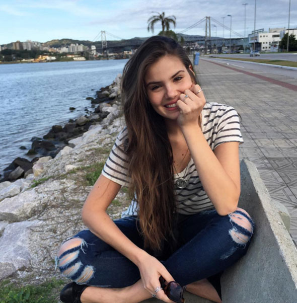 Camila Queiroz