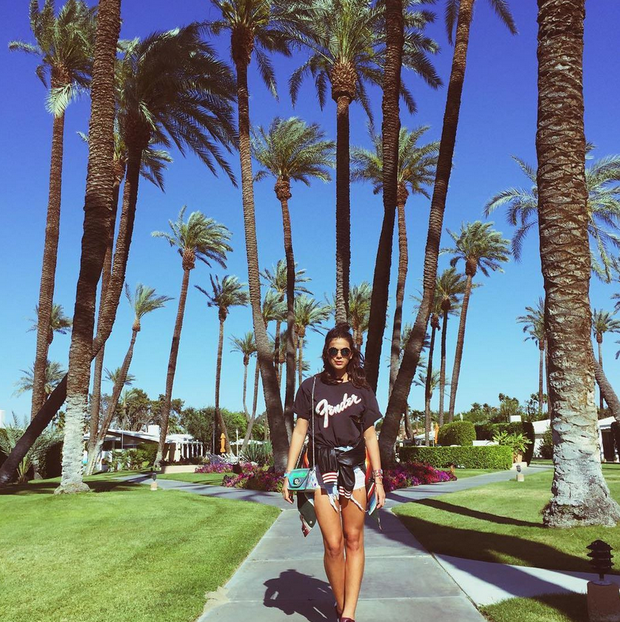 Bruna Marquezine arrasa com look simples no Coachella