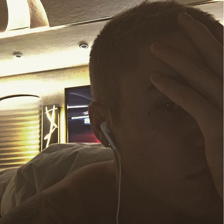 Justin Bieber faz nova tattoo inusitada no rosto!