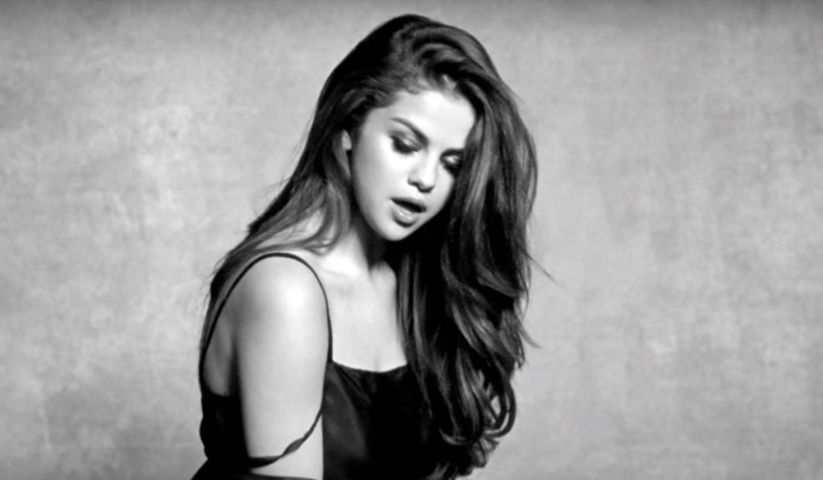 Selena Gomez clipe de Kill Em With Kindness