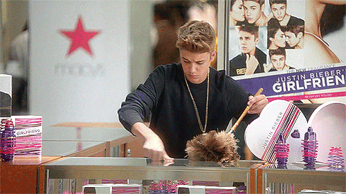 justin bieber limpando