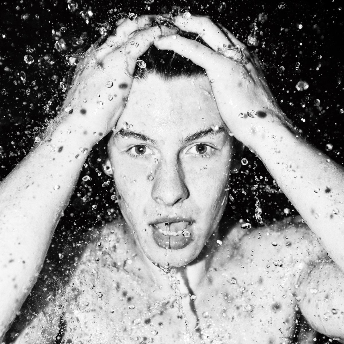 Shawn Mendes molhado