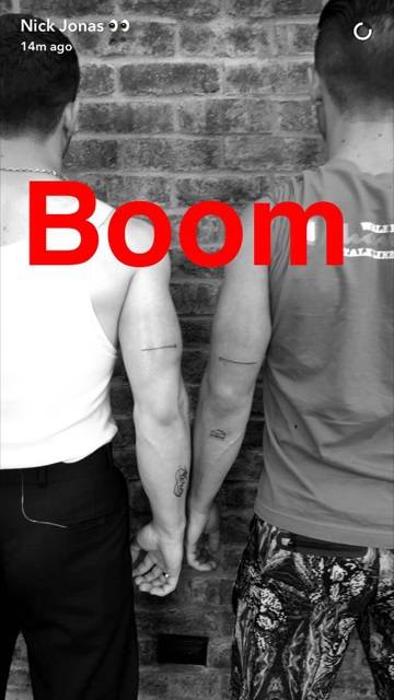 Nick Jonas e Joe Jonas tatuagem