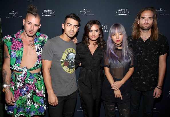 demi lovato e banda DNCE