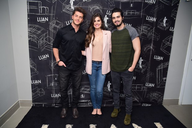 Klebber toledo, Camila Queiroz e Luan Santana