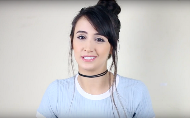 Uoutuber Mari Nolasco sorrindo