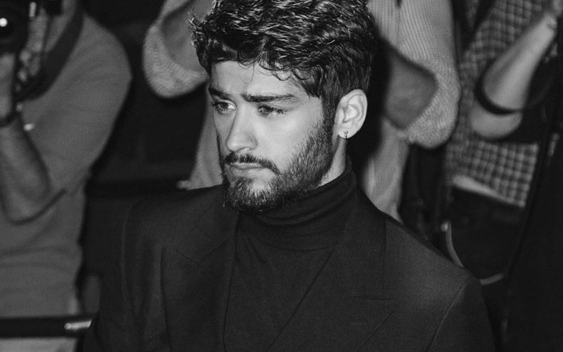 zayn malik de terno em preto e branco