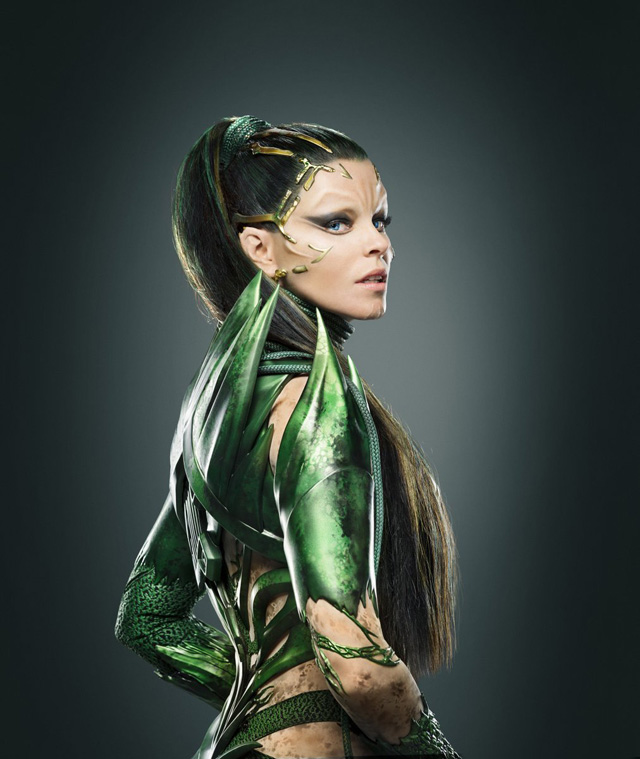 Rita Repulsa em photoshoot de divulgação do novo Power Rangers