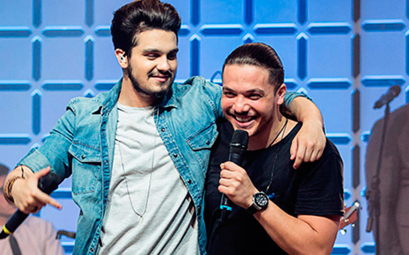 wesley safadão e luan santana abraçados em dvd