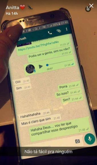 Anitta sofrendo com o crush