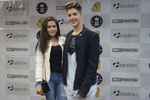 Maisa Silva e João Gui sorrindo