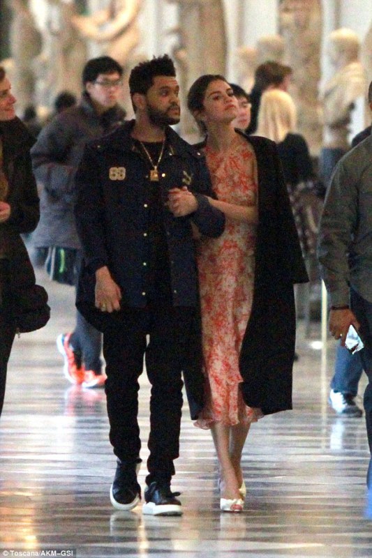 selena gomez junto com the weeknd
