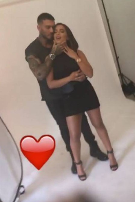 Anitta e Lucas Lucco em ensaio para marca de relógios