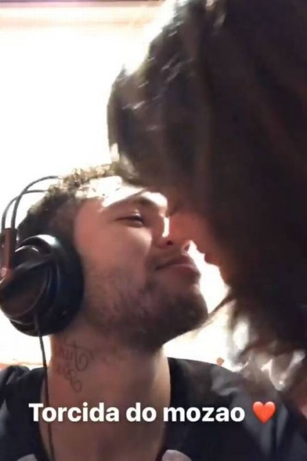 bruna marquezine beijando neymar