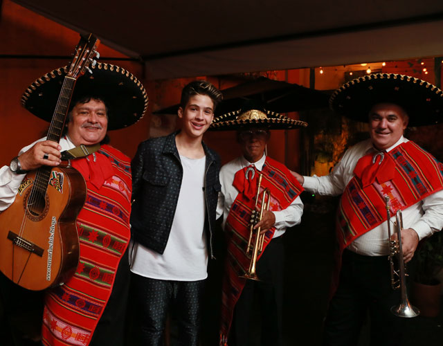 amigos de joão gui avila em seu aniversario