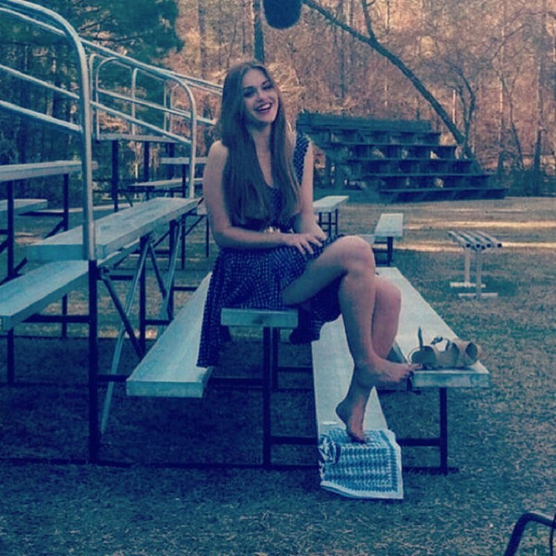 Atriz Holland Roden no cenário de Teen Wolf