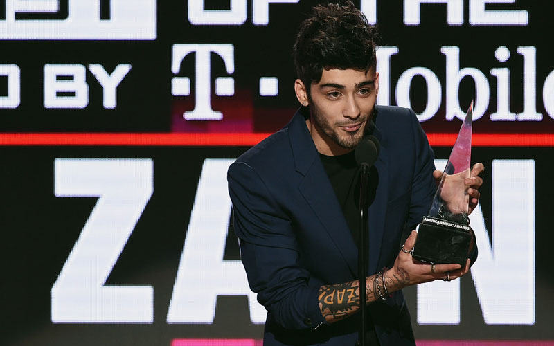 Zayn recebendo um prêmio