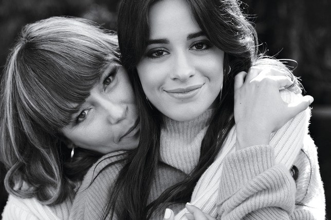 Camila Cabello com sua mãe