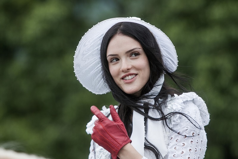 Isabelle Drummond caracterizada como Anna em Novo Mundo