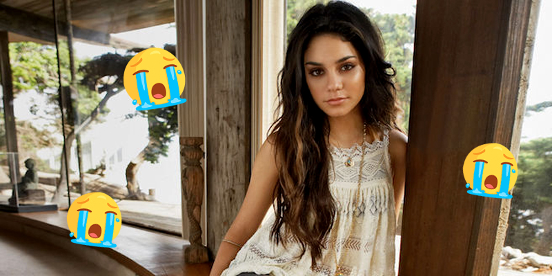 Vanessa Hudgens com emojis chorando