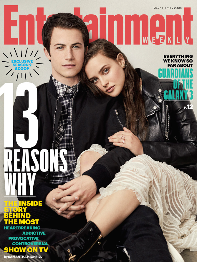 Dylan Minnette e Katherine Langford abraçados na capa da Entertainment Weekly