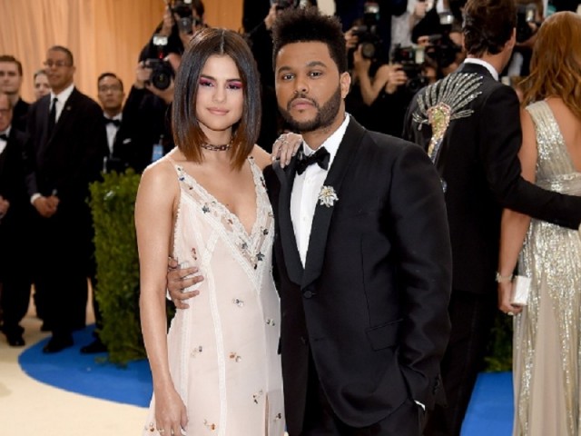 NEW YORK, NY - MAY 01: Selena Gomez and The Weeknd attend the "Rei Kawakubo/Comme des Garcons: Art Of The In-Between" Costume Institute Gala at Metropolitan Museum of Art on May 1, 2017 in New York City. (Photo by Dimitrios Kambouris/Getty Images)