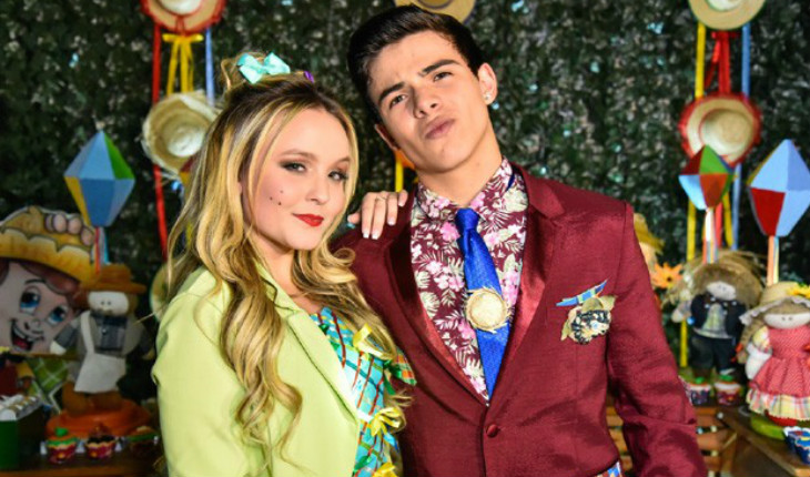 Larissa Manoela e Thomaz Costa