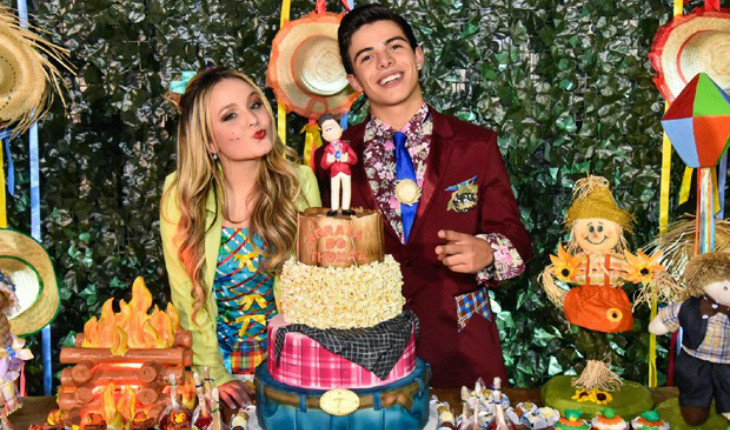 Larissa Manoela e Thomaz Costa