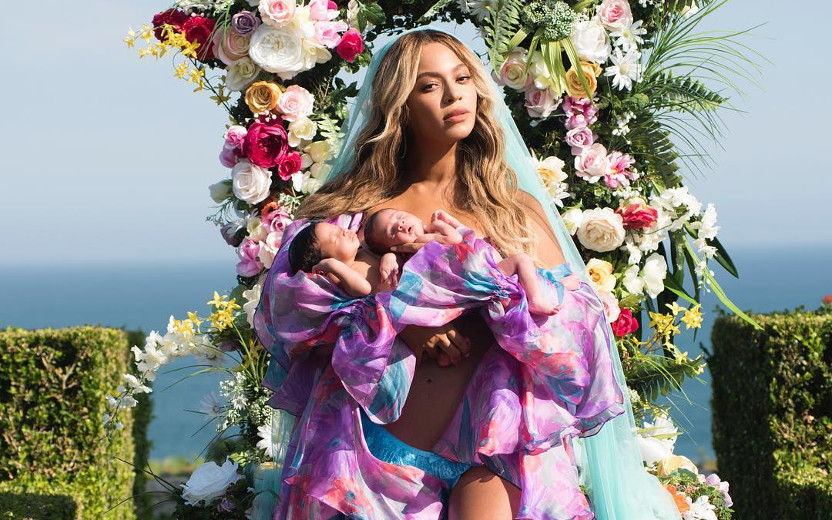 Beyoncé divulga primeira foto dos gêmeos Sir e Rumi Carter, confira!