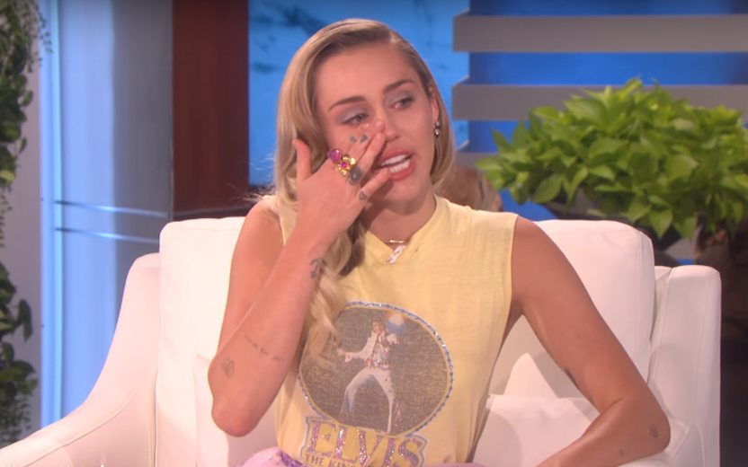 Miley Cyrus doa US$ 500.000,00 para vítimas do furacão Harvey e chora ao falar sobre o assunto