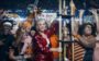 Katy Perry e seu time "desajeitado" leva troféu em clipe de Swish Swish
